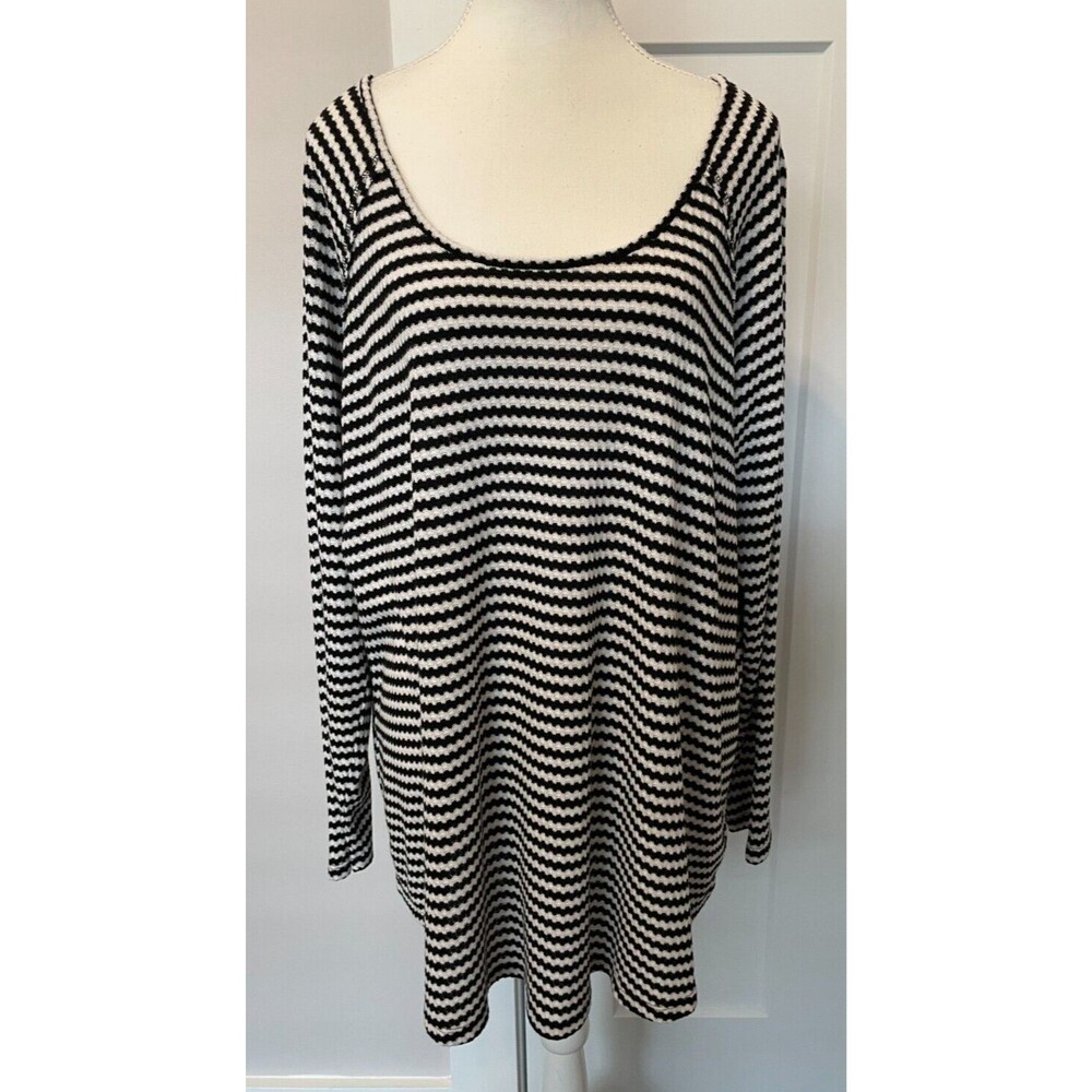 TORRID Womens Knit TOP Long Sleeve BLACK White STRIPE Size 3 (3X 22/24)